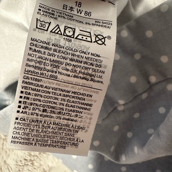 GAP Khakis By Gap Light Blue Polka Dot Bermuda Shorts - Picture 2 of 9